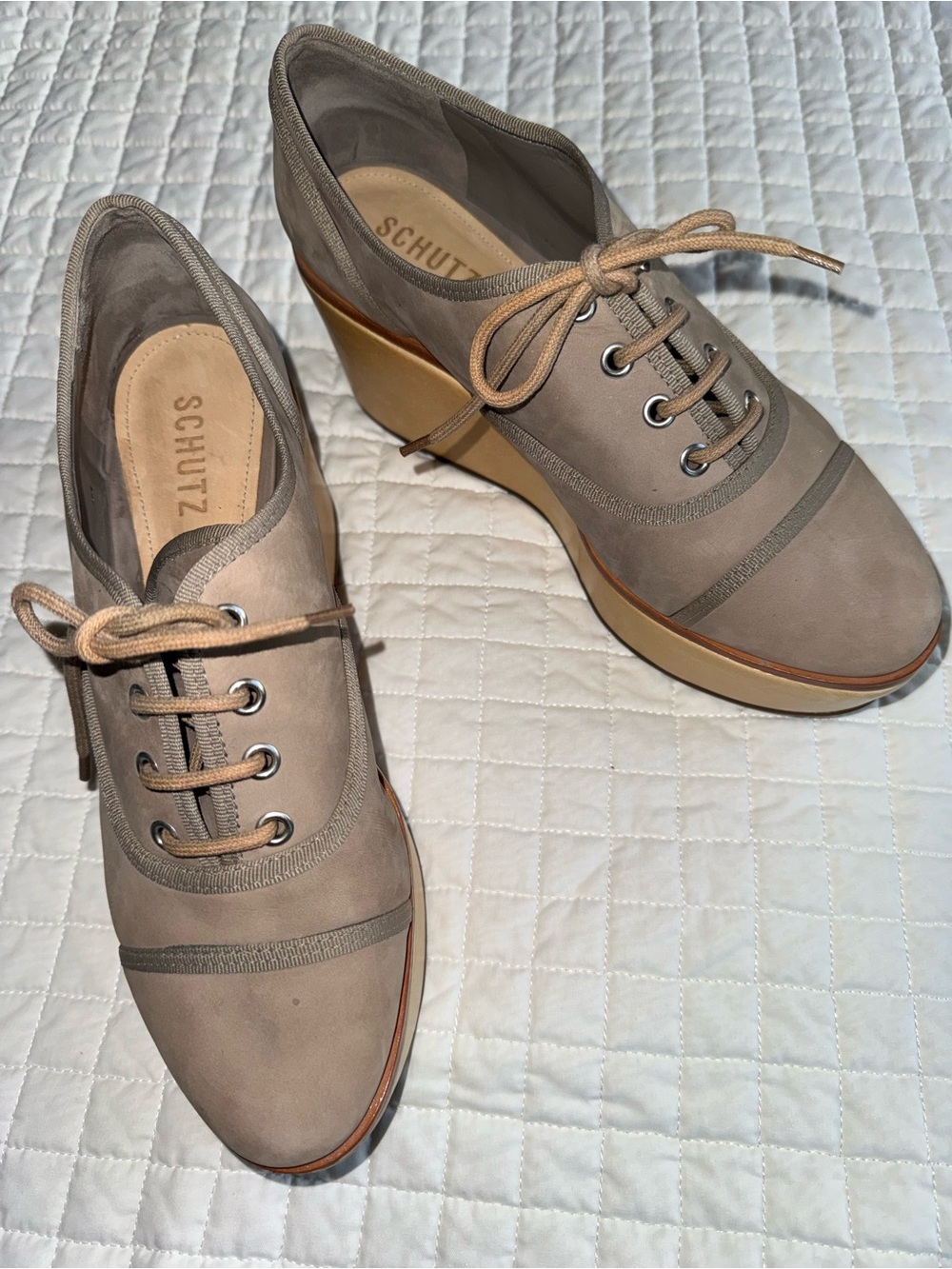 Schultz Taupe Suede Lace-Up Wedge Oxfords EUC - Picture 2 of 5